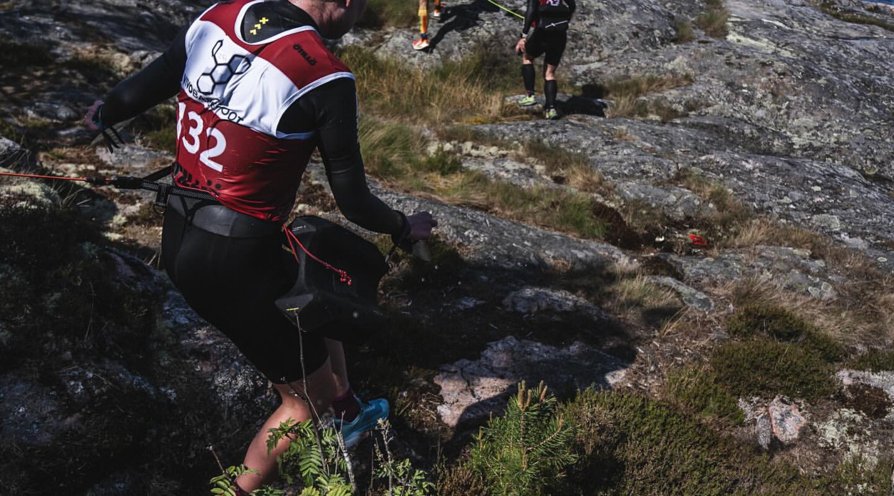 Swimrun Fueling Plan: How to Hit 60–70g of Carbs Per Hour (Even with Frozen Hands)