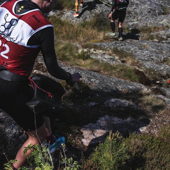 Swimrun Fueling Plan: How to Hit 60–70g of Carbs Per Hour (Even with Frozen Hands)